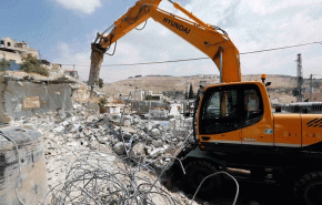 الاحتلال يهدم مبنى سكنيا وتجاريا في القدس
