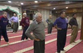 شاهد:امام مسجد عراقي أصبح مدرباً للتحفيز على الصلاة
