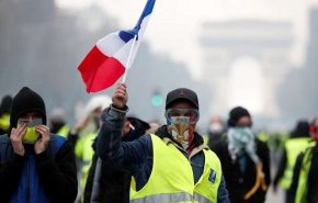 البرلمان الفرنسي يخنق السترات الصفراء