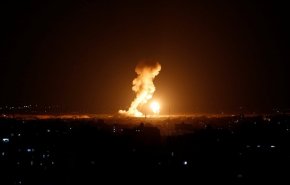 الاحتلال يقصف غزة والمقاومة الفلسطينية ترد بصواريخ
