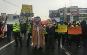 صورة ابن سلمان تشارك في مسيرات الثورة الاسلامية بشكل ساخر