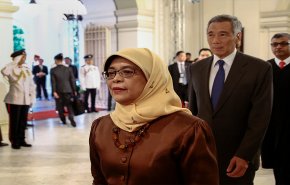 رئيسة جمهورية سنغافورة تهنئ بذكرى انتصار الثورة 