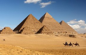 مسؤول مصري: شائعة الأهرامات لا تتسق مع العقل