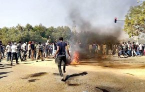 الحكومة السودانية تتهم المحتجين بتعريض أمن البلاد للخطر