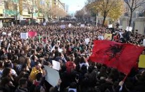 مخالفان دولت آلبانی خواستار استعفای نخست وزیر شدند/ تلاش مخالفان برای ورود به دفتر نخست‌وزیر