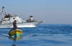 بحرية الاحتلال تهاجم مراكب الصيادين قبالة بحر غزة