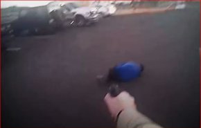 شاهد:شرطي أميركي يطلق نار على موالي داعش امام الكاميرا