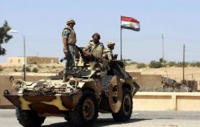 مقتل 4 جنود مصريين ومدني بانفجار انتحاري بالشيخ زويد