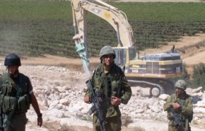 الاحتلال يجرف أراضي في قريتي سنيريا ومسحة جنوب قلقيلية