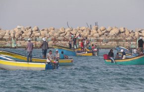 توافد الفلسطينيين للمشاركة بالحراك البحري في قطاع غزة 