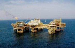 تعاون ایراني اذربيجاني لتطوير حقول النفط في بحر قزوين