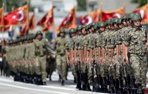أوامر باعتقال دفعة جديدة من أفراد الجيش التركي