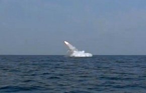 بالفيديو..للمرة الاولى غواصة ايرانية تطلق صاروخ كروز 