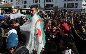 استقالة مدير جريدة جزائرية موالية لبوتفليقة بسبب المظاهرات‎
