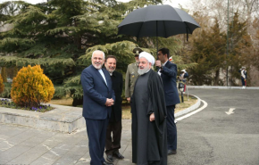 ظريف يحضر لقاء الرئيس روحاني برئيس وزراء ارمينيا