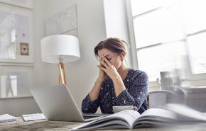 ساعات العمل الطويلة تهدد النساء بمرض عقلي دون الرجال