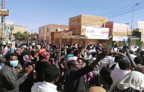 استقالة برلماني سوداني ومظاهرات وهتافات ضد السلطات داخل المحاكم