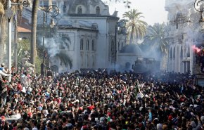 شاهد.. مظاهرات في الجزائر لم تشهد مثلها منذ 1962