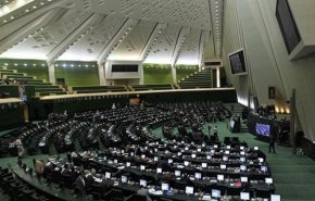 البرلمان يجري تعديلات على مشروع موازنة ايران المالية