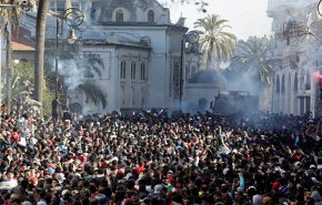 قوى سياسية معارضة تدعو الجزائريين لبدء إضراب عام