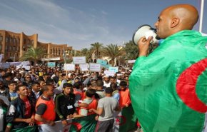 الجزائر.. المعارضة ترفض قرارات بوتفليقة وتعتبرها 