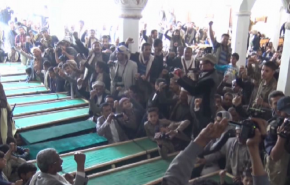 شاهد: اليمنيون يشيعون شهداء مجزرة العدوان بحق نساء وأطفال كشر