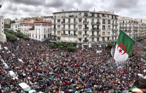 الجزائر امام منعطف خطیر في ظل قرار المعارضة مواصلة الحراك