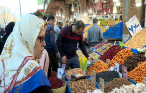 شاهد الاسواق الايرانية وهي تعج بالمتبضعين عشية عيد النوروز 