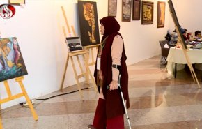 بالفيديو.. معرض لنساء ايرانيات كسرن حاجز الإعاقة بالفن