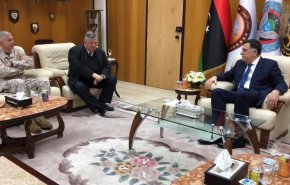 السفير الأمريكي يصل طرابلس تحت حراسة مشددة