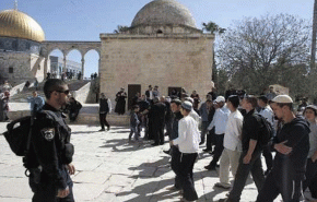 وزير الزراعة 'الاسرائيلي' يقتحم المسجد الاقصى


