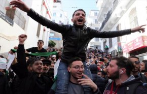 الجيش الجزائري: المحتجين عبروا عن أهداف نبيلة بصدق وإخلاص