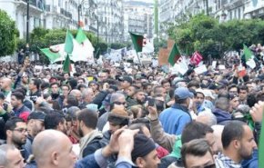 الحزب الحاكم في الجزائر يعلن دعمه لمسيرات الشعب السلمية 