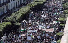 الجزائر بعد رحيل بوتفليقة.. أزمة فراغ دستوري أو جزائر جديدة؟