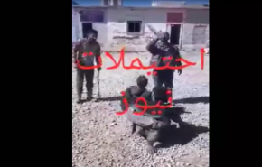 بالفيديو: قيادي في 'الجيش الحر' يعذب 2 من عناصره ويشتم اعراض الغوطة