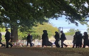 من أريزونا إلى لندن.. الآلاف يقفون دقيقة صمت تضامنا مع ضحايا المسجدين في نيوزيلندا