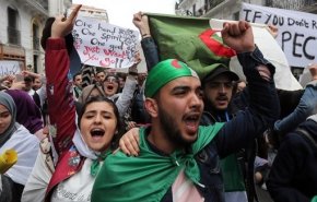 المئات يحتجون مجدداً في شوارع الجزائر