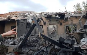 شاهد: إصابة 7 مستوطنين بصاروخ سقط شمالي تل ابيب