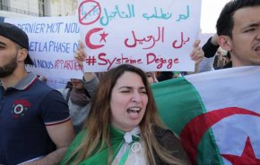 فيديو: الانشقاق في الحزب الحاكم بالجزائر يخرج الی العلن 