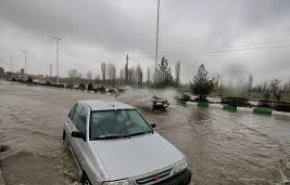 فیلمی رعب آور از سیلابی شدن خیابانها در خاورشهر تهران 