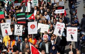 تجمع اردنی‌ها مقابل پارلمان و درخواست لغو توافقنامه‌ گازی با رژیم صهیونیستی