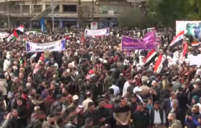 مسيرات سورية تندد بالقرار الاميركي بشأن الجولان المحتل