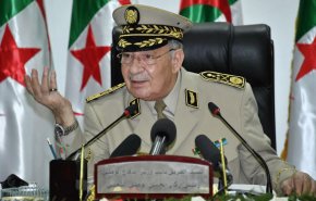 بعد انقلاب ناعم.. هل الجيش الجزائري هو الحاكم الفعلي؟
