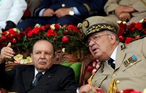 الجيش الجزائري يجتمع لمناقشة إعلان شغور منصب الرئيس

