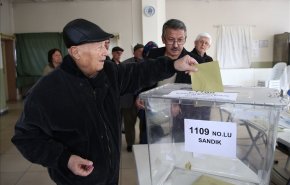  الأتراك يواصلون الإدلاء بأصواتهم في الانتخابات المحلية