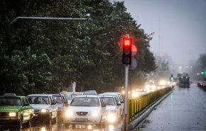 آخرین وضعیت ترافیکی جاده های کشور/ هوای توفانی پایتخت را فراگرفت/ بارش برف در استانهای همدان و کرمانشاه