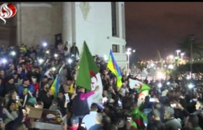 شاهد.. احتفالات شعبية في الجزائر بعد استقالة بوتفليقة 
