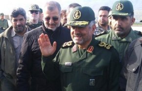 قائد حرس الثورة الإسلامية يصل لرستان لتعزيز جهود الإغاثة 