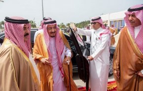 الملك سلمان يصل الرياض قادما من البحرين