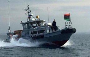 البحرية الليبية تقوم بإنزال ضفادع بشرية في قاعدة غرب طرابلس
